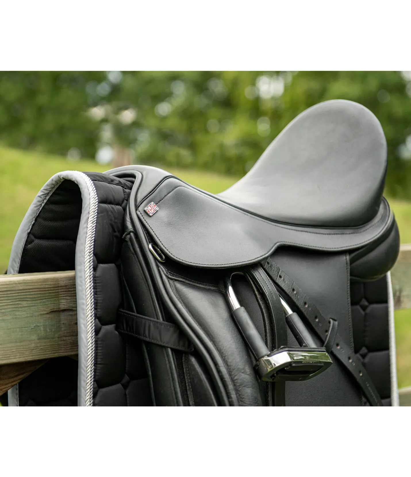 CLARIDGE HOUSE Selle de dressage New Generation noir Hot
