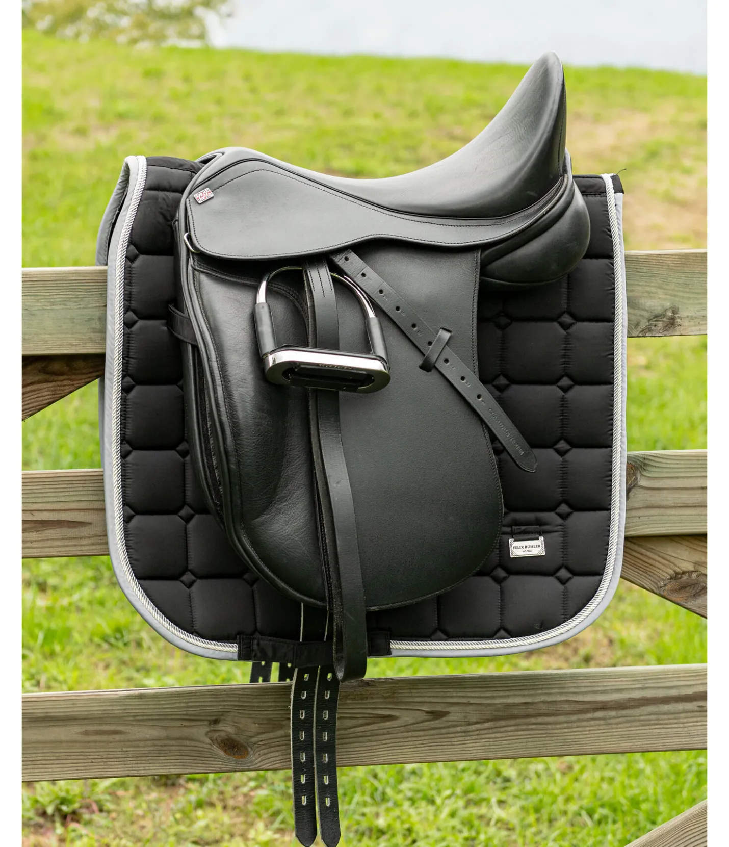 CLARIDGE HOUSE Selle de dressage New Generation noir Hot